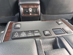 Toyota Camry 2017 - bảo hành 1 năm chính hãng