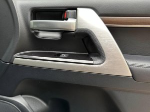 Toyota Land Cruiser 2019 - Màu đen, nhập khẩu chính chủ
