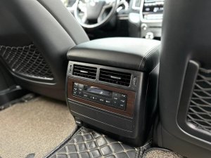 Toyota Land Cruiser 2019 - Màu đen, nhập khẩu chính chủ