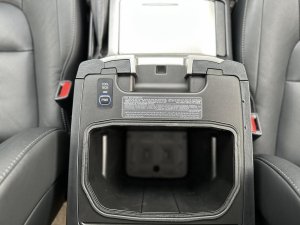 Toyota Land Cruiser 2019 - Màu đen, nhập khẩu chính chủ