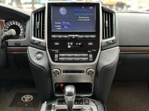 Toyota Land Cruiser 2019 - Màu đen, nhập khẩu chính chủ