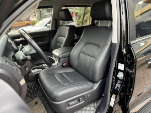 Toyota Land Cruiser 2019 - Màu đen, nhập khẩu chính chủ