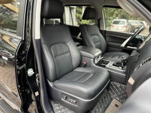 Toyota Land Cruiser 2019 - Màu đen, nhập khẩu chính chủ