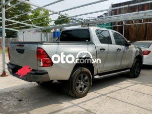 Toyota Hilux Bán xe bán tải  HILUX số sàn màu bạc, 2021 2021 - Bán xe bán tải TOYOTA HILUX số sàn màu bạc, 2021