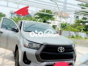 Toyota Hilux Bán xe bán tải  HILUX số sàn màu bạc, 2021 2021 - Bán xe bán tải TOYOTA HILUX số sàn màu bạc, 2021