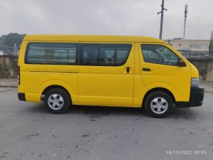 Toyota Hiace 2011 - Cần bán xe Toyota Hiace Van 6 chỗ, sản xuất 2011, màu vàng, Gía 280tr