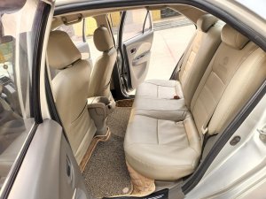 Toyota Vios 2012 - Xe màu bạc giá cạnh tranh