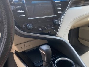 Toyota Camry 2020 - Màu trắng, đăng ký 2021 cá nhân mới đi 17.000 km, đẹp nguyên bản