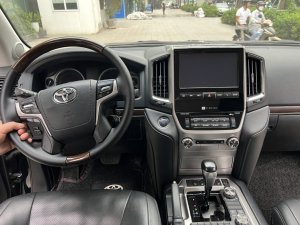Toyota Land Cruiser 2019 - Xe tên công ty, xe đẹp