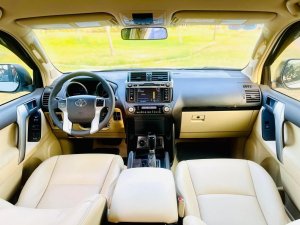 Toyota Land Cruiser Prado 2017 - Bán xe trắng kem xe siêu đẹp, bảo dưỡng hãng bao check
