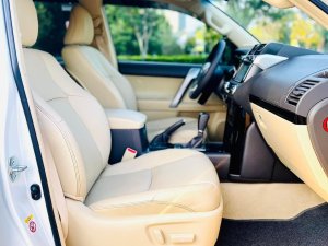Toyota Land Cruiser Prado 2017 - Bán xe trắng kem xe siêu đẹp, bảo dưỡng hãng bao check
