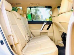 Toyota Land Cruiser Prado 2017 - Bán xe trắng kem xe siêu đẹp, bảo dưỡng hãng bao check