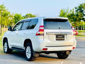 Toyota Land Cruiser Prado 2017 - Bán xe trắng kem xe siêu đẹp, bảo dưỡng hãng bao check