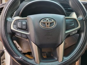 Toyota Innova 2019 - Màu trắng, xe gia đình
