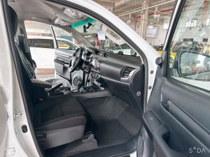 Toyota Hilux 2023 - Màu trắng giao ngay