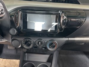 Toyota Hilux 2023 - Màu trắng giao ngay