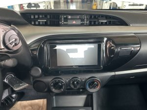 Toyota Hilux 2023 - Màu trắng giao ngay