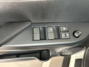 Toyota Hilux 2023 - Màu trắng giao ngay