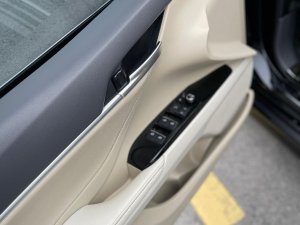 Toyota Camry 2020 - Xe mới 95% giá 910tr