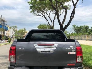 Toyota Hilux 2018 - Bán xe màu xám