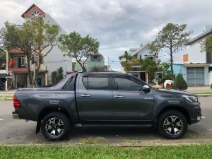 Toyota Hilux 2018 - Bán xe màu xám
