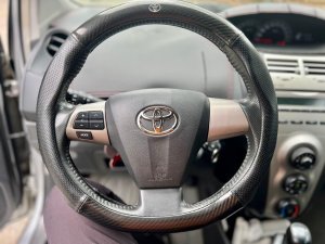 Toyota Yaris 2012 - Xe màu bạc xe gia đình 