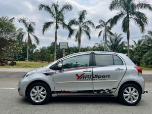 Toyota Yaris 2012 - Xe màu bạc xe gia đình 