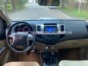 Toyota Hilux 2014 - Màu bạc, xe nhập