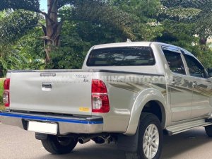 Toyota Hilux 2014 - Màu bạc, xe nhập