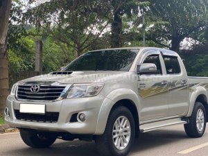 Toyota Hilux 2014 - Màu bạc, xe nhập