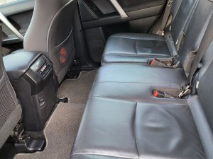 Toyota Land Cruiser Prado 2015 - Màu bạc, model 2016, tên công ty