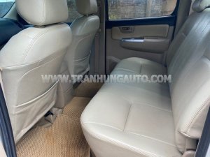 Toyota Hilux 2014 - Màu bạc, xe nhập