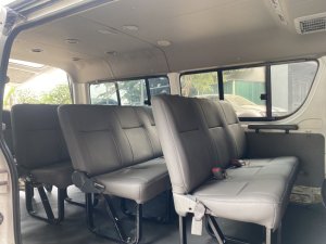 Toyota Hiace 2011 - Xe đẹp, vẫn chở khách bình thường