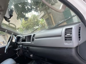 Toyota Hiace 2011 - Xe đẹp, vẫn chở khách bình thường