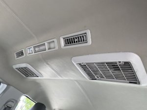 Toyota Hiace 2011 - Xe đẹp, vẫn chở khách bình thường