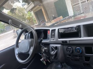 Toyota Hiace 2011 - Xe đẹp, vẫn chở khách bình thường