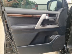 Toyota Land Cruiser 2020 - Màu đen