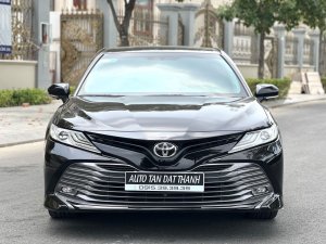 Toyota Camry 2019 - Xe công ty giám đốc ít đi, còn mới nguyên