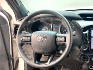 Toyota Hilux 2020 - Tên tư nhân biển phố