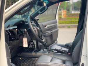 Toyota Hilux 2020 - Tên tư nhân biển phố