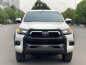 Toyota Hilux 2020 - Tên tư nhân biển phố