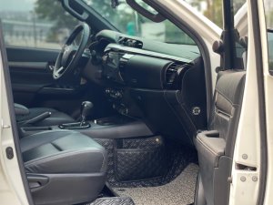 Toyota Hilux 2020 - Tên tư nhân biển phố