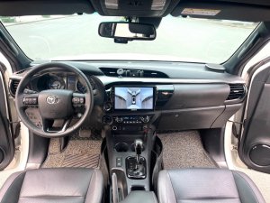 Toyota Hilux 2020 - Tên tư nhân biển phố
