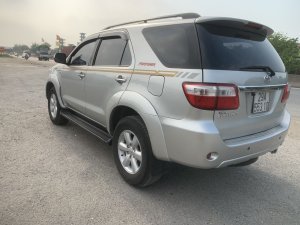 Toyota Fortuner 2010 - Số tự động 2 cầu, 7 chỗ
