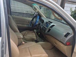 Toyota Fortuner 2010 - Máy dầu, số sàn