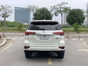 Toyota Fortuner 2019 - Màu trắng, giá tốt