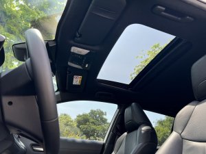 Toyota Corolla Cross 2021 - 1 chủ,màu trắng Ngọc trai,odo 1,9v km.