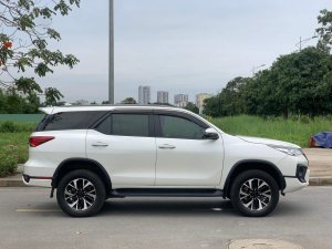 Toyota Fortuner 2019 - Màu trắng, giá tốt