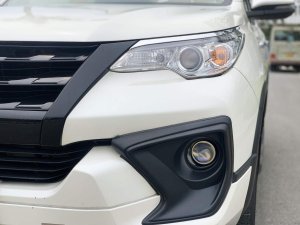 Toyota Fortuner 2019 - Màu trắng, giá tốt