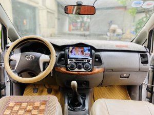 Toyota Innova 2015 - Màu bạc, giá cực tốt